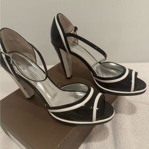 Paolo Black White Patent Heels Size 9